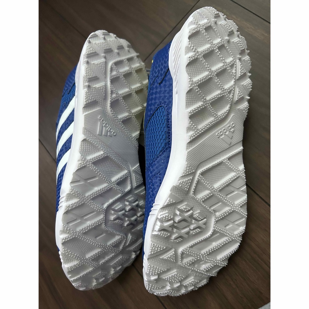 adidas(アディダス)のadidas スニーカー　新品タグ付き キッズ/ベビー/マタニティのキッズ靴/シューズ(15cm~)(スニーカー)の商品写真