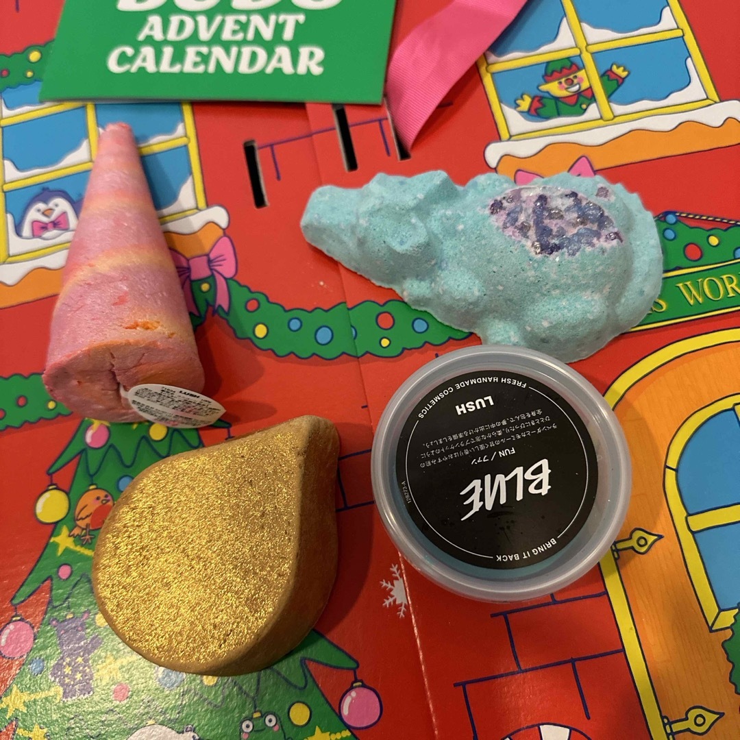 LUSH(ラッシュ)のLUSH バスボム　クリスマスアドベントカレンダー　4個セット コスメ/美容のボディケア(入浴剤/バスソルト)の商品写真