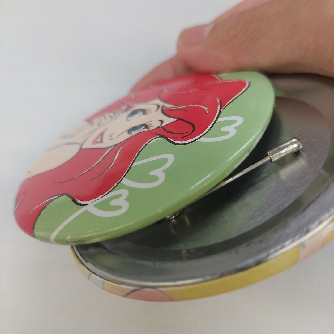 Disney(ディズニー)のアリエル缶バッチ エンタメ/ホビーのアニメグッズ(バッジ/ピンバッジ)の商品写真