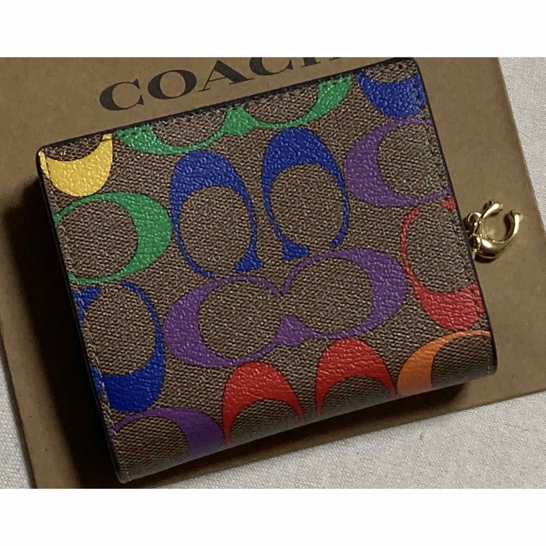 COACH(コーチ)の新品　COACH コーチ　二つ折り財布　シグネチャー　レインボー レディースのファッション小物(財布)の商品写真