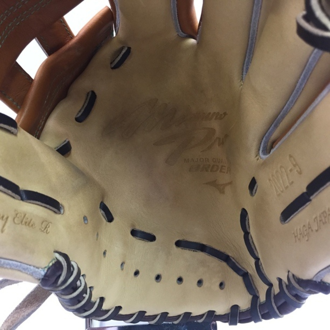 中古品 ミズノ MIZUNO ミズノプロ 軟式 内野手用オーダーグローブ HAGA 刺繍・刻印入り 1151 スポーツ/アウトドアの野球(グローブ)の商品写真