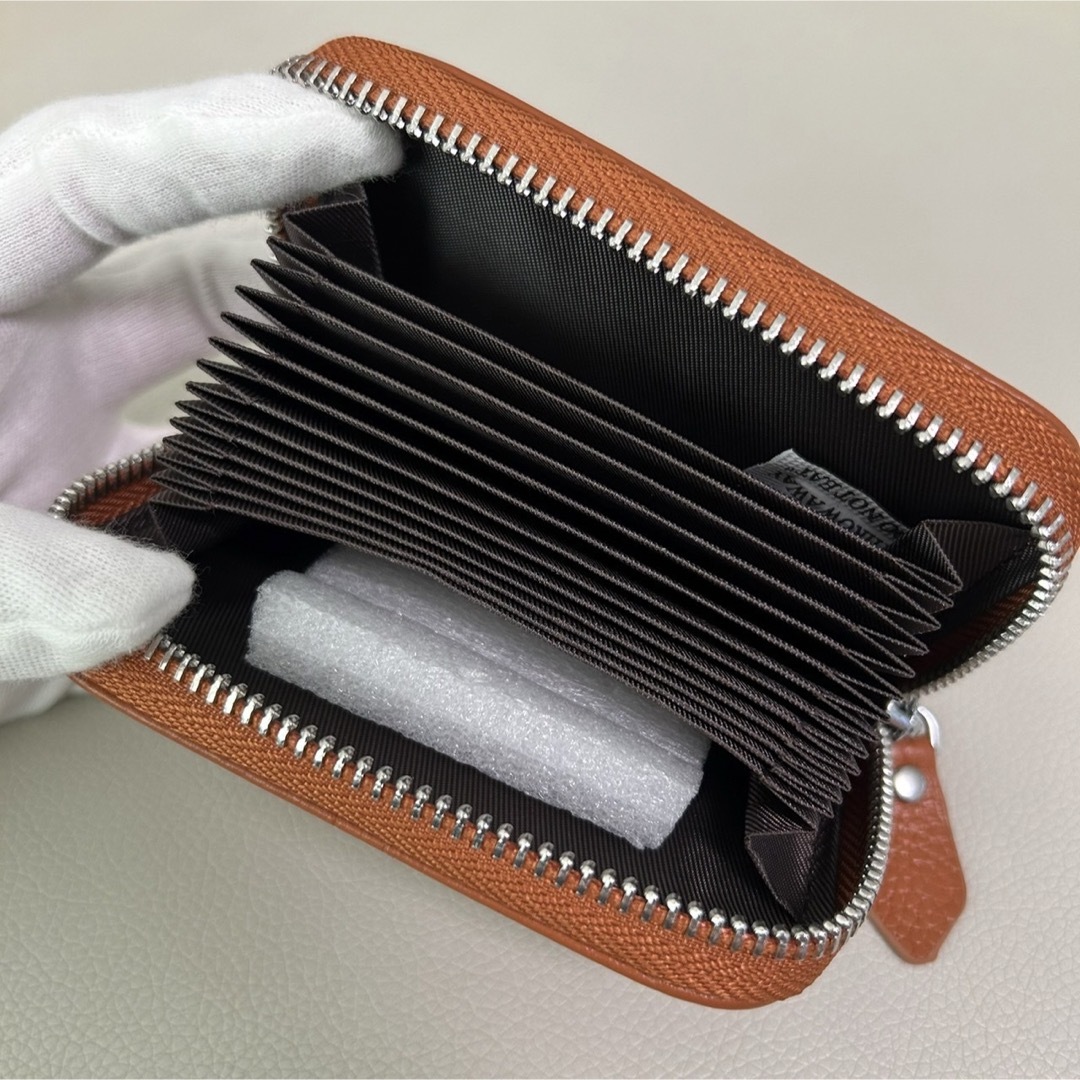 大容量じゃばら型カードケース　オレンジ　合成皮革　シンプル　コンパクトお財布 レディースのファッション小物(パスケース/IDカードホルダー)の商品写真