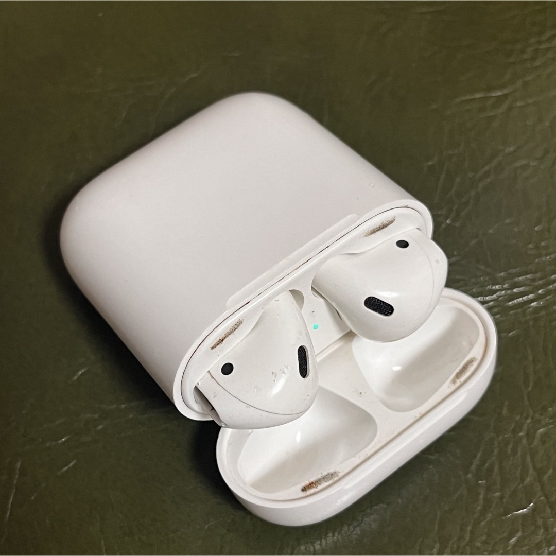 Apple(アップル)の純正　AirPods 第一世代　 スマホ/家電/カメラのオーディオ機器(ヘッドフォン/イヤフォン)の商品写真