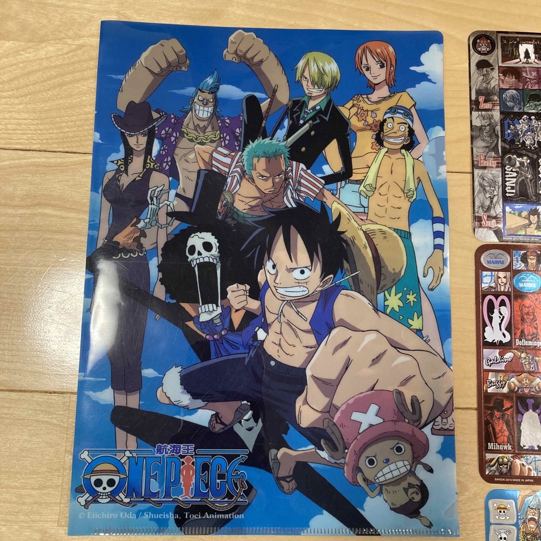 ONE PIECE(ワンピース)のワンピース　メモリアルメタルアート　ジャンボシールダス　クリアファイル　当時物 インテリア/住まい/日用品の文房具(シール)の商品写真