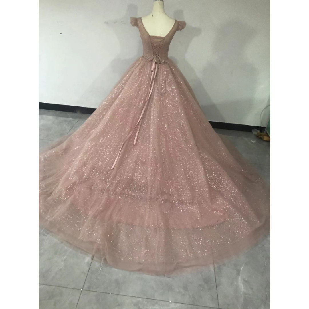 カラードレス ピンク キラキラチュール ベアトップ 取り外し袖 フランス風 披露 レディースのフォーマル/ドレス(ウェディングドレス)の商品写真