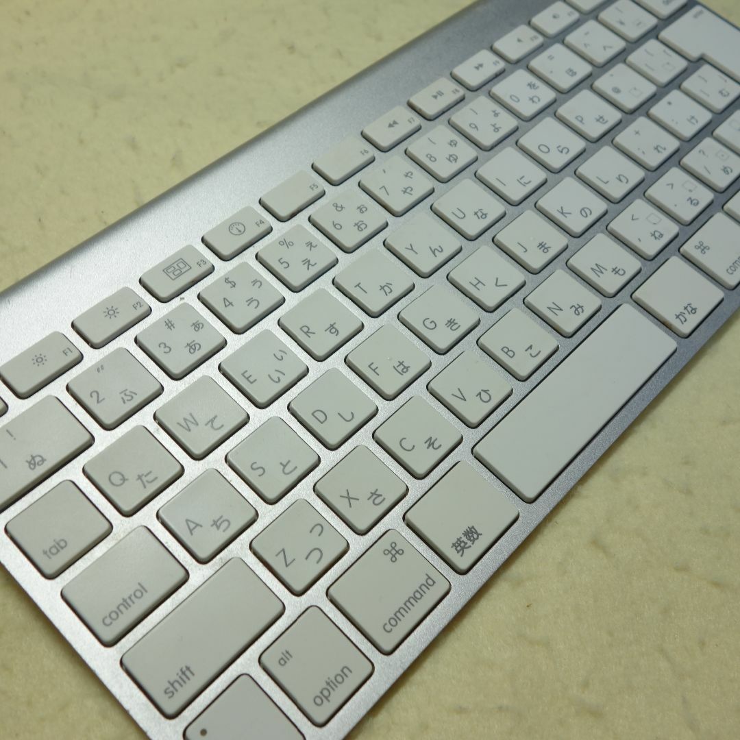 Apple(アップル)のApple MagicKeyboard　A1314◆ワイヤレスキーボード◆難あり スマホ/家電/カメラのPC/タブレット(PC周辺機器)の商品写真