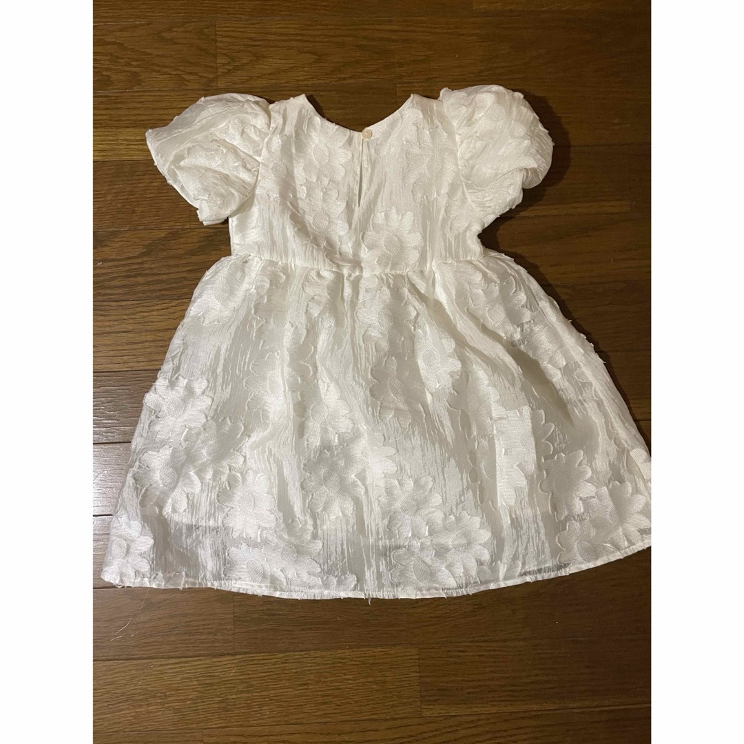 花柄 白 ドレス 100cm ワンピース 女の子 キッズ/ベビー/マタニティのキッズ服女の子用(90cm~)(ワンピース)の商品写真