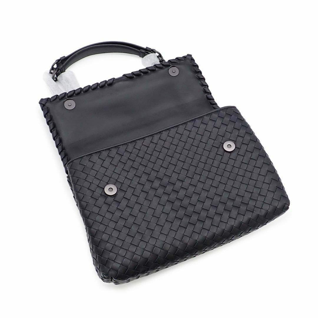 Bottega Veneta(ボッテガヴェネタ)の未使用品 ボッテガ ヴェネタ イントレチャート オリンピア ミディアム ショルダーバッグ 386499 チェーン ナッパレザー ネイビー ガンメタル メンズのバッグ(ショルダーバッグ)の商品写真