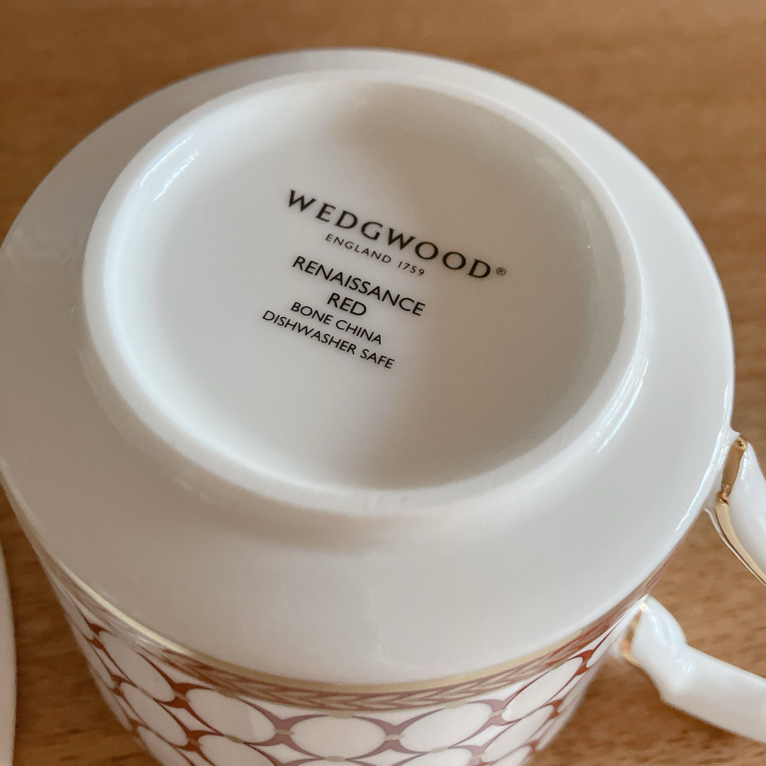 WEDGWOOD(ウェッジウッド)のウェッジウッド　ルネッサンス　プレート　3点セット　皿　カップ＆ソーサー　レッド インテリア/住まい/日用品のキッチン/食器(食器)の商品写真