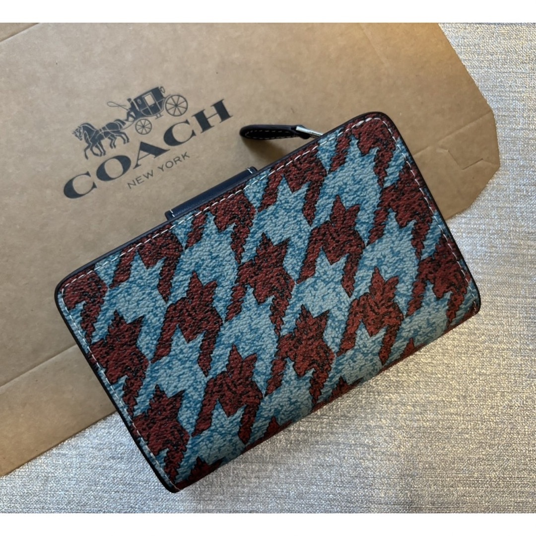 COACH(コーチ)のCOACH  千鳥　二つ折り　財布　コンパクト　スモール　未使用品 レディースのファッション小物(財布)の商品写真