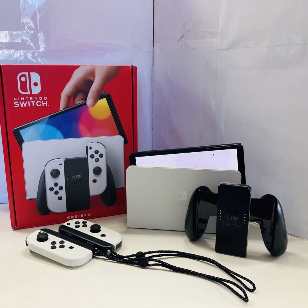 Nintendo Switch(ニンテンドースイッチ)の【美品】Nintendo Switch スイッチ 有機ELモデル　ホワイト エンタメ/ホビーのゲームソフト/ゲーム機本体(家庭用ゲーム機本体)の商品写真