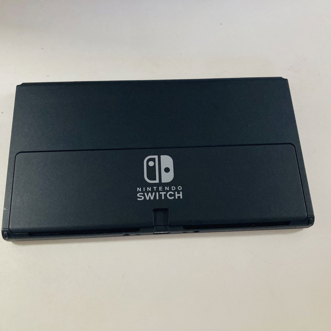 Nintendo Switch(ニンテンドースイッチ)の【美品】Nintendo Switch スイッチ 有機ELモデル　ホワイト エンタメ/ホビーのゲームソフト/ゲーム機本体(家庭用ゲーム機本体)の商品写真