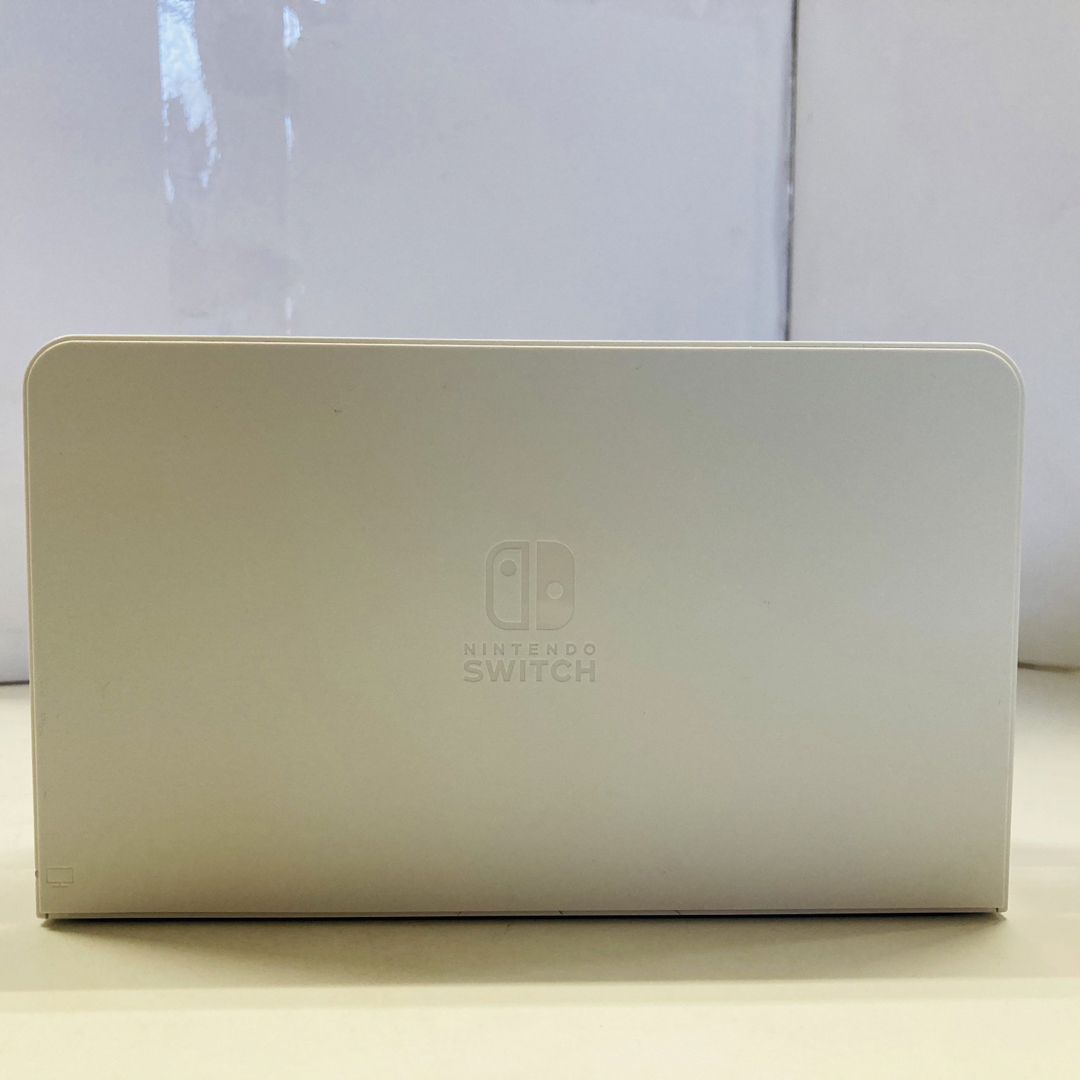 Nintendo Switch(ニンテンドースイッチ)の【美品】Nintendo Switch スイッチ 有機ELモデル　ホワイト エンタメ/ホビーのゲームソフト/ゲーム機本体(家庭用ゲーム機本体)の商品写真