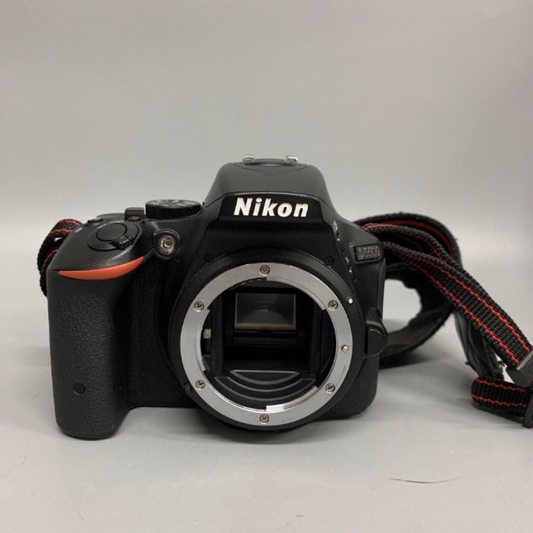 Nikon(ニコン)の極美品 動作確認済 Nikon ニコン 一眼レフ D5500 カメラ 本体のみ スマホ/家電/カメラのカメラ(デジタル一眼)の商品写真