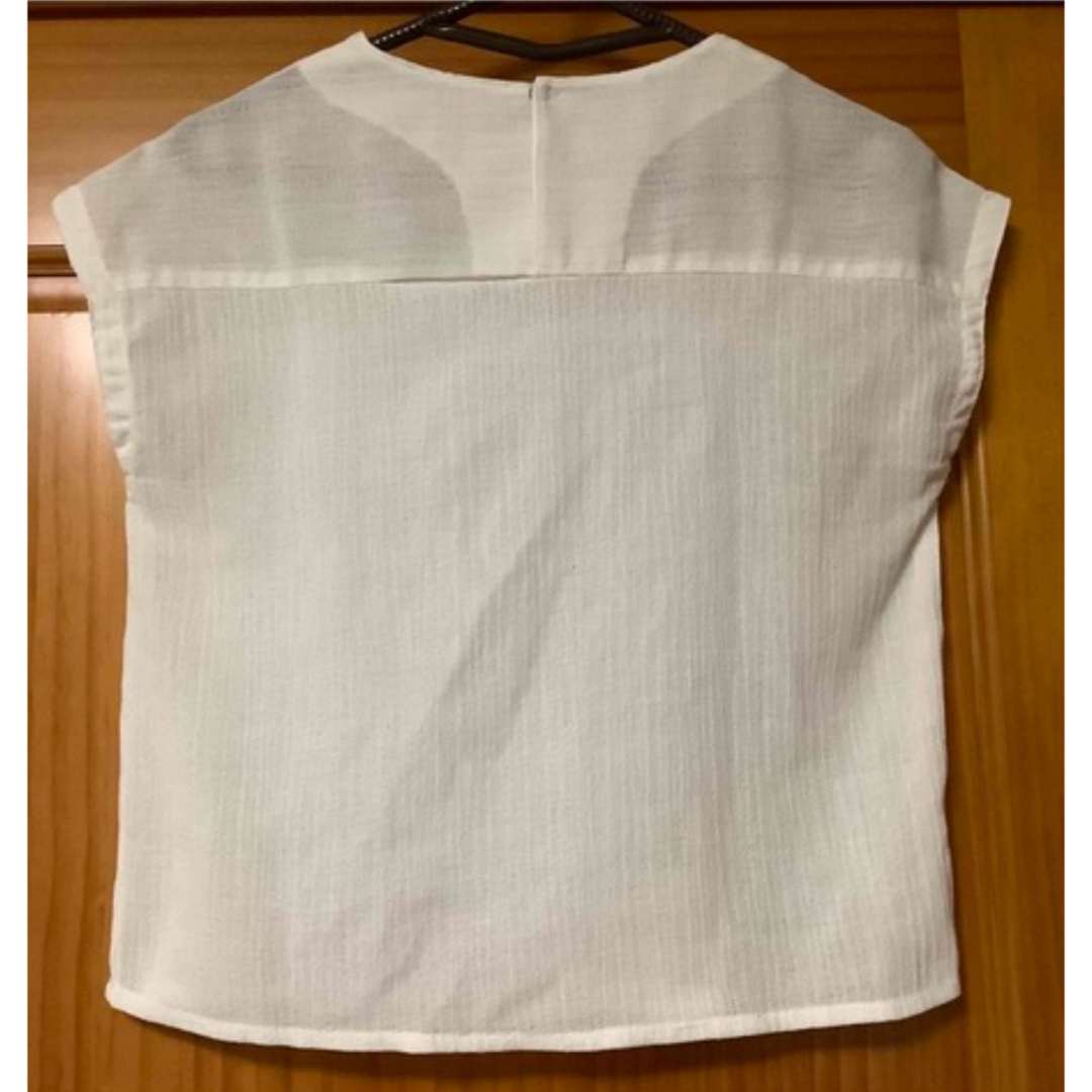 トップス ブラウス 白 ホワイト アイボリー フレンチスリーブ レディースのトップス(シャツ/ブラウス(半袖/袖なし))の商品写真