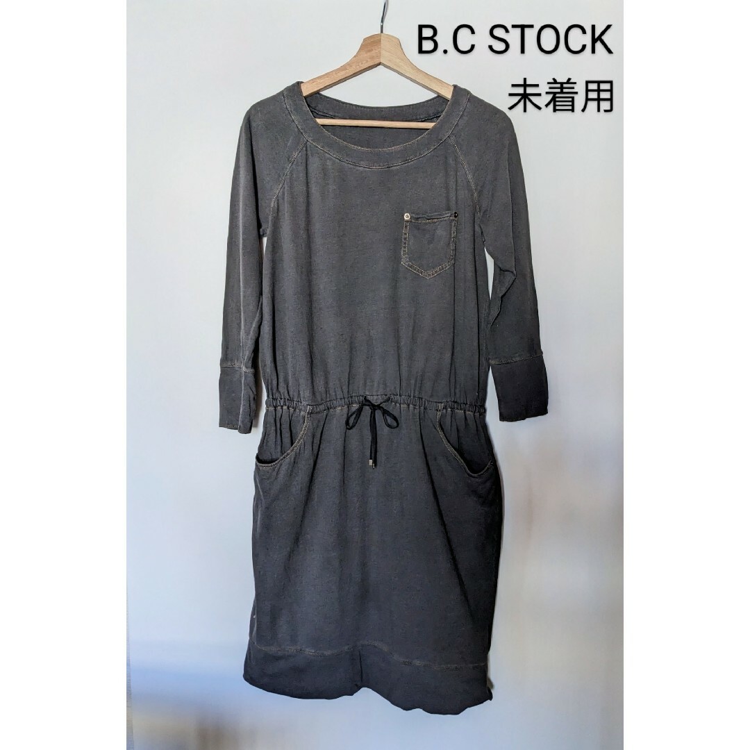 B.C STOCK(ベーセーストック)のB.C STOCK ベーセーストック 未着用 スウェット ワンピース レディースのワンピース(ひざ丈ワンピース)の商品写真