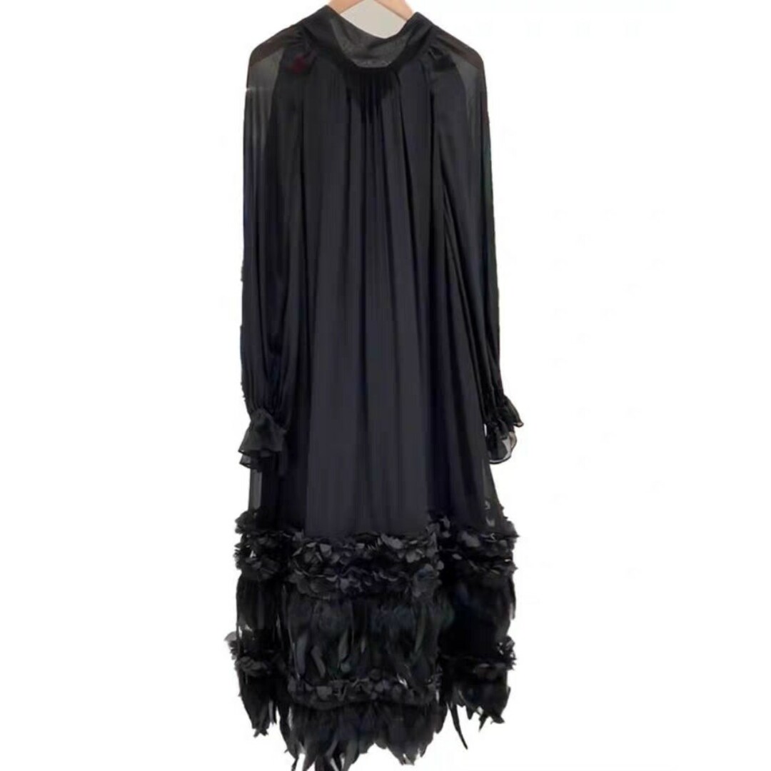 ブラック 裾ボリューム ワンピース レディースのワンピース(ロングワンピース/マキシワンピース)の商品写真
