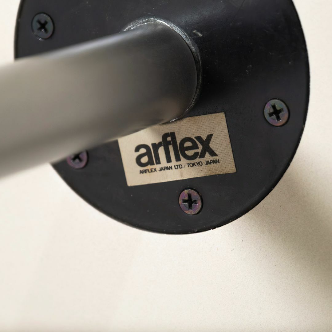 アルフレックス サイドテーブル arflex PEPE ホワイト イタリアモダン シンプルモダン カフェテーブル ラウンドテーブル 円形 北欧モダン インテリア/住まい/日用品の机/テーブル(コーヒーテーブル/サイドテーブル)の商品写真