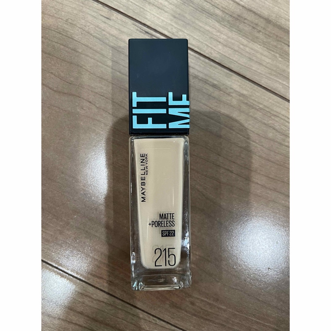 MAYBELLINE(メイベリン)のフィットミー リキッド ファンデーション R【マット】215 自然な明るさ(中間 コスメ/美容のベースメイク/化粧品(ファンデーション)の商品写真