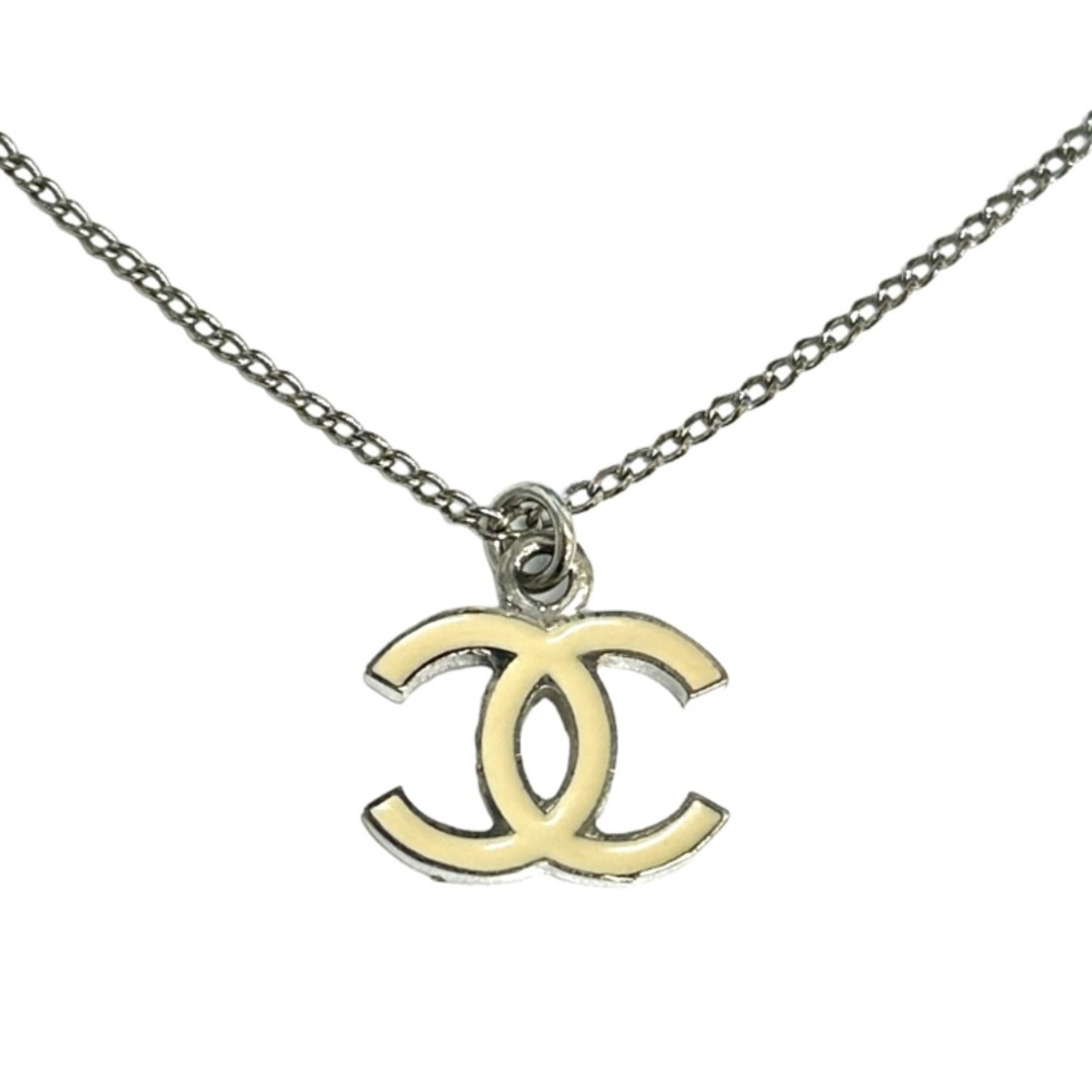 CHANEL(シャネル)の[USED/中古]CHANEL シャネル ネックレス・チョーカー ココマーク オフホワイト シルバー 06V リバーシブル シルバー 中古 tdc-000922-4c レディースのアクセサリー(ネックレス)の商品写真