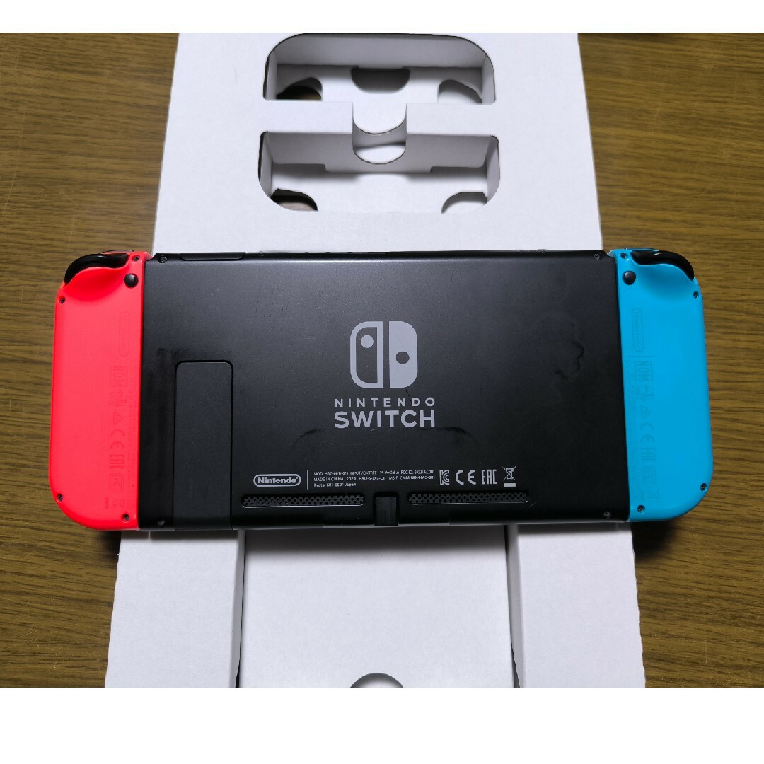 Nintendo Switch(ニンテンドースイッチ)のNintendo Switch ブルー、レッド　中古品 エンタメ/ホビーのゲームソフト/ゲーム機本体(家庭用ゲーム機本体)の商品写真