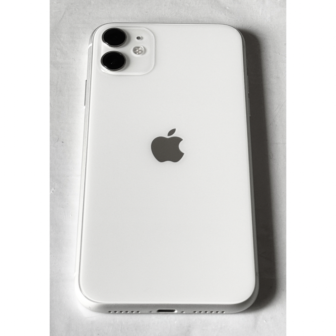Apple(アップル)の美品　iPhone11 64GB SIMフリー ホワイト MWLU2J/A スマホ/家電/カメラのスマートフォン/携帯電話(スマートフォン本体)の商品写真
