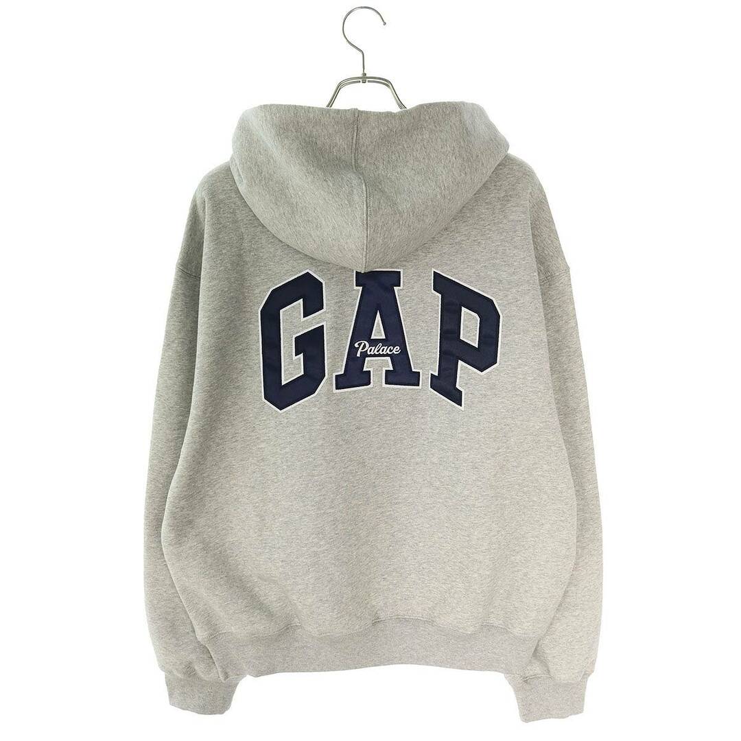 GAP(ギャップ)のギャップ ×パレス Palace ロゴデザインプルオーバーパーカー メンズ M メンズのトップス(パーカー)の商品写真