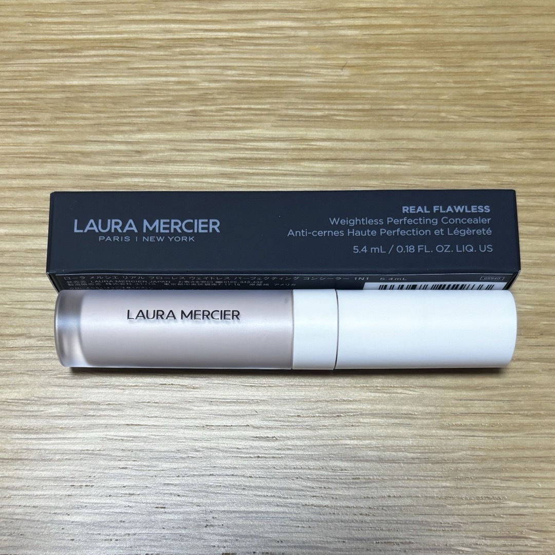 laura mercier(ローラメルシエ)の新品　ローラメルシエ　リアルフローレスウェイトレスパーフェクティングコンシーラー コスメ/美容のベースメイク/化粧品(コンシーラー)の商品写真