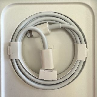 アップル(Apple)の【Apple純正】USB-C ⇔ Lightningケーブル(バッテリー/充電器)