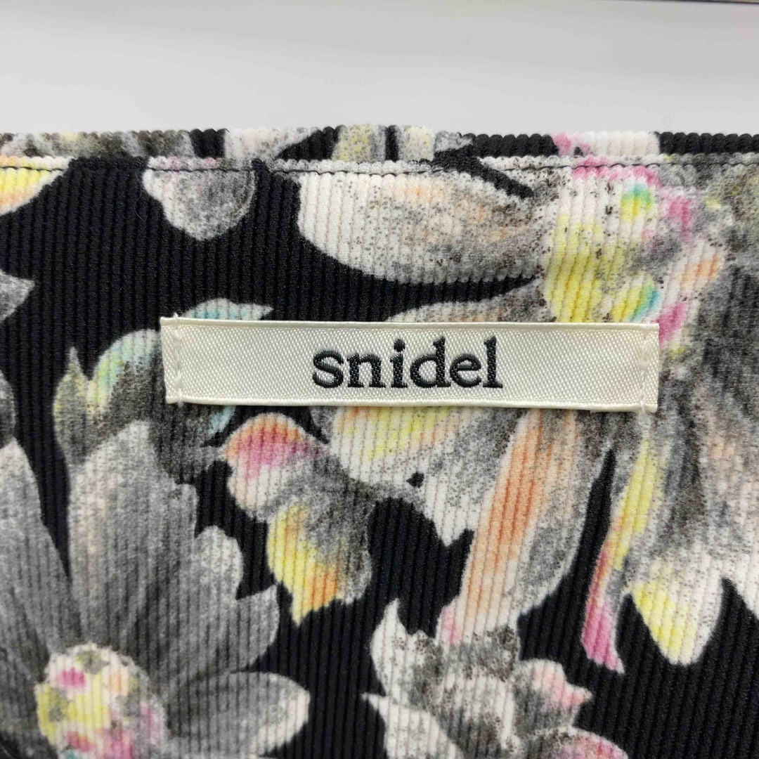 SNIDEL(スナイデル)のSNIDEL スナイデル レディース カジュアルパンツ 花柄 ブラック ストレッチ レディースのパンツ(カジュアルパンツ)の商品写真