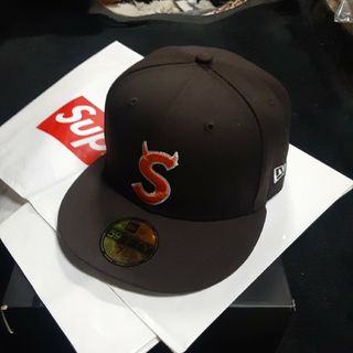 シュプリーム(Supreme)のsupreme newera Sロゴ　ツノ(キャップ)