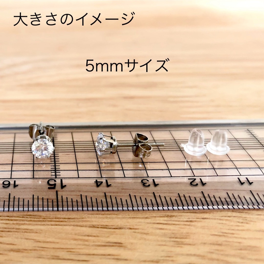 天然石ピーチムーンストーン　一粒　ピアス　スタッド　サージカルステンレス　G ハンドメイドのアクセサリー(ピアス)の商品写真