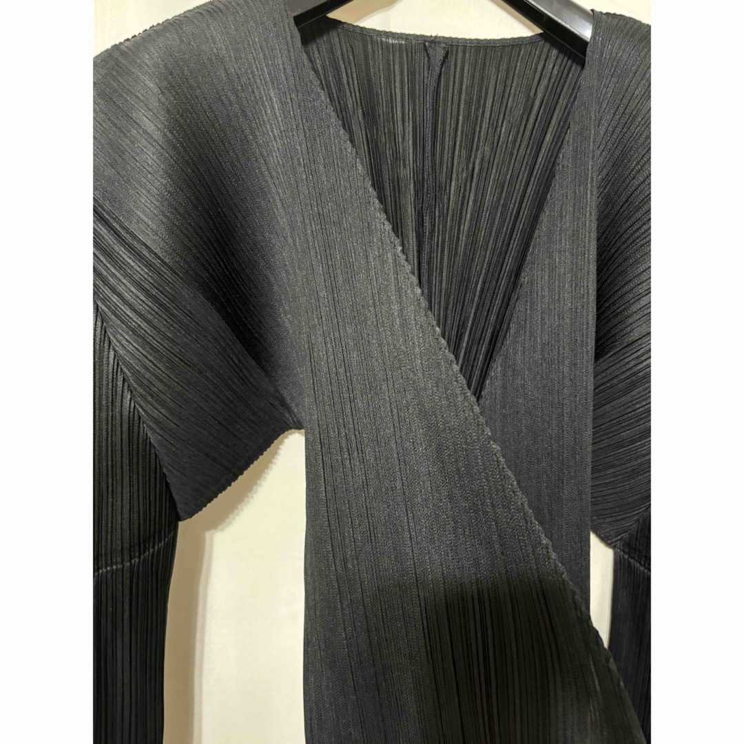 PLEATS PLEASE ISSEY MIYAKE(プリーツプリーズイッセイミヤケ)のPLEATS PLEASE ISSEY MIYAK プリーツプリーズ　 レディースのトップス(カーディガン)の商品写真