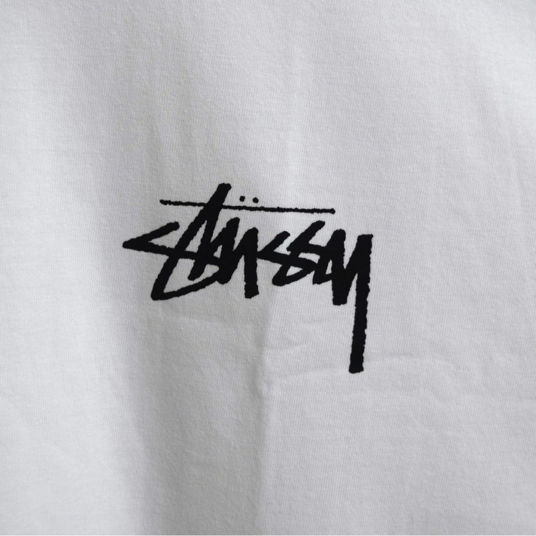 STUSSY(ステューシー)の《訳あり》ステューシー　正規・新品タグ　ぼかし8ボール　ホワイト　XL　Tシャツ メンズのトップス(Tシャツ/カットソー(半袖/袖なし))の商品写真