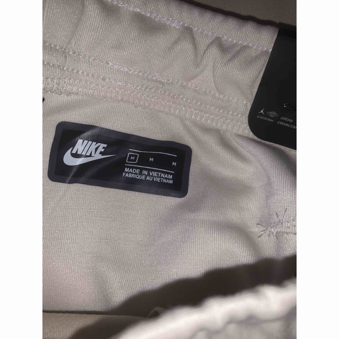 NIKE(ナイキ)のテックフリース　海外　KHAKI / WHITE メンズのトップス(パーカー)の商品写真