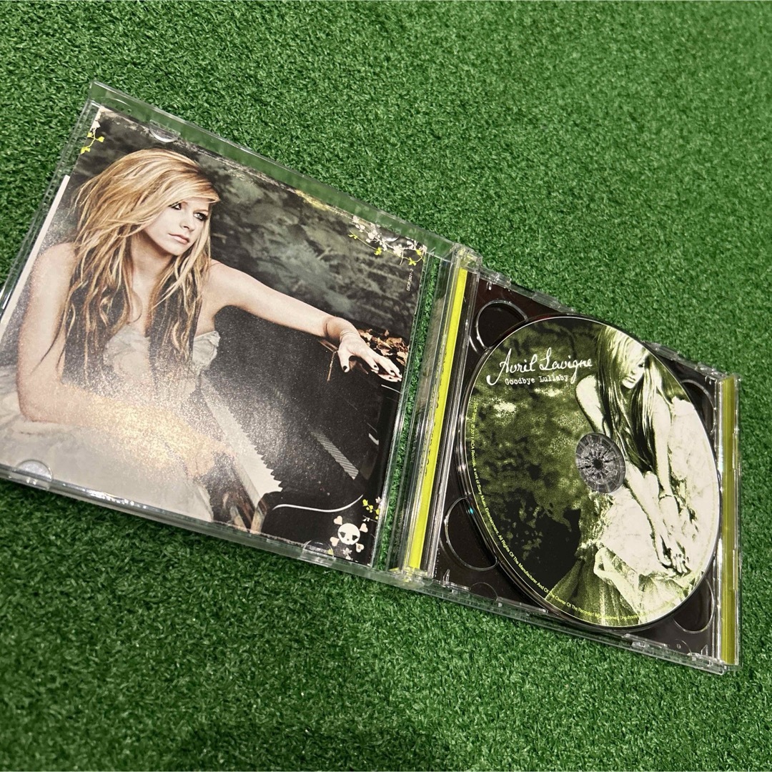 Avril lavigne/GOODBYE LULLABY/CDアルバム エンタメ/ホビーのCD(ポップス/ロック(洋楽))の商品写真