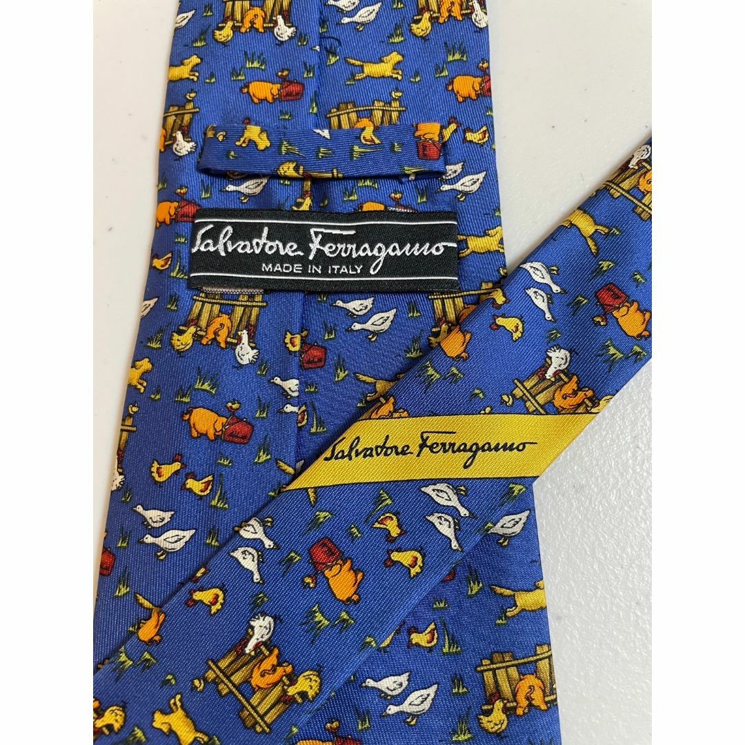 Salvatore Ferragamo(サルヴァトーレフェラガモ)のSalvatore Ferragamo【総柄】 USEDオールド ネクタイ 古着 メンズのファッション小物(ネクタイ)の商品写真