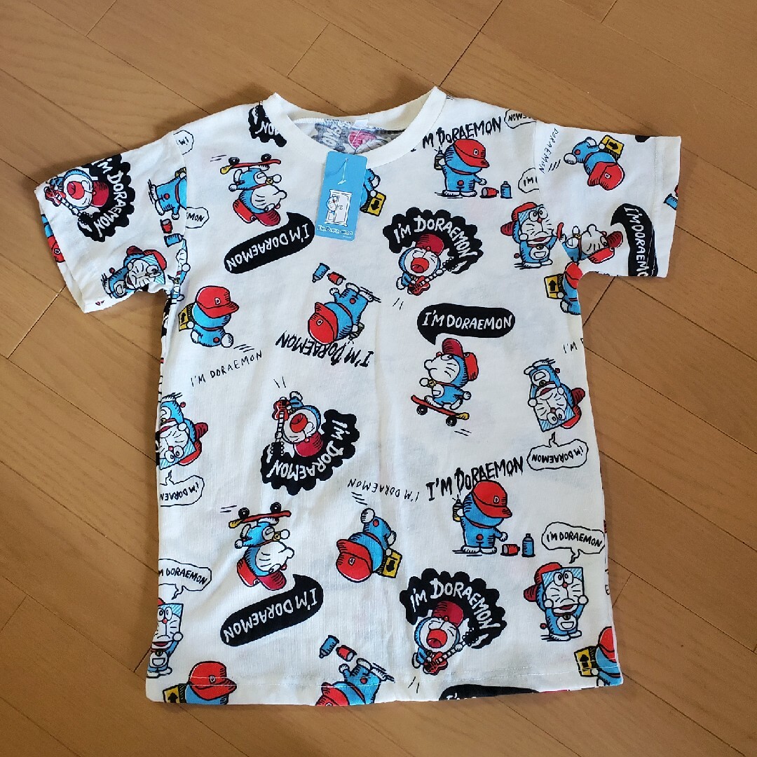 ドラえもん(ドラエモン)の新品未使用　ドラえもん　Tシャツ　140 キッズ/ベビー/マタニティのキッズ服男の子用(90cm~)(Tシャツ/カットソー)の商品写真