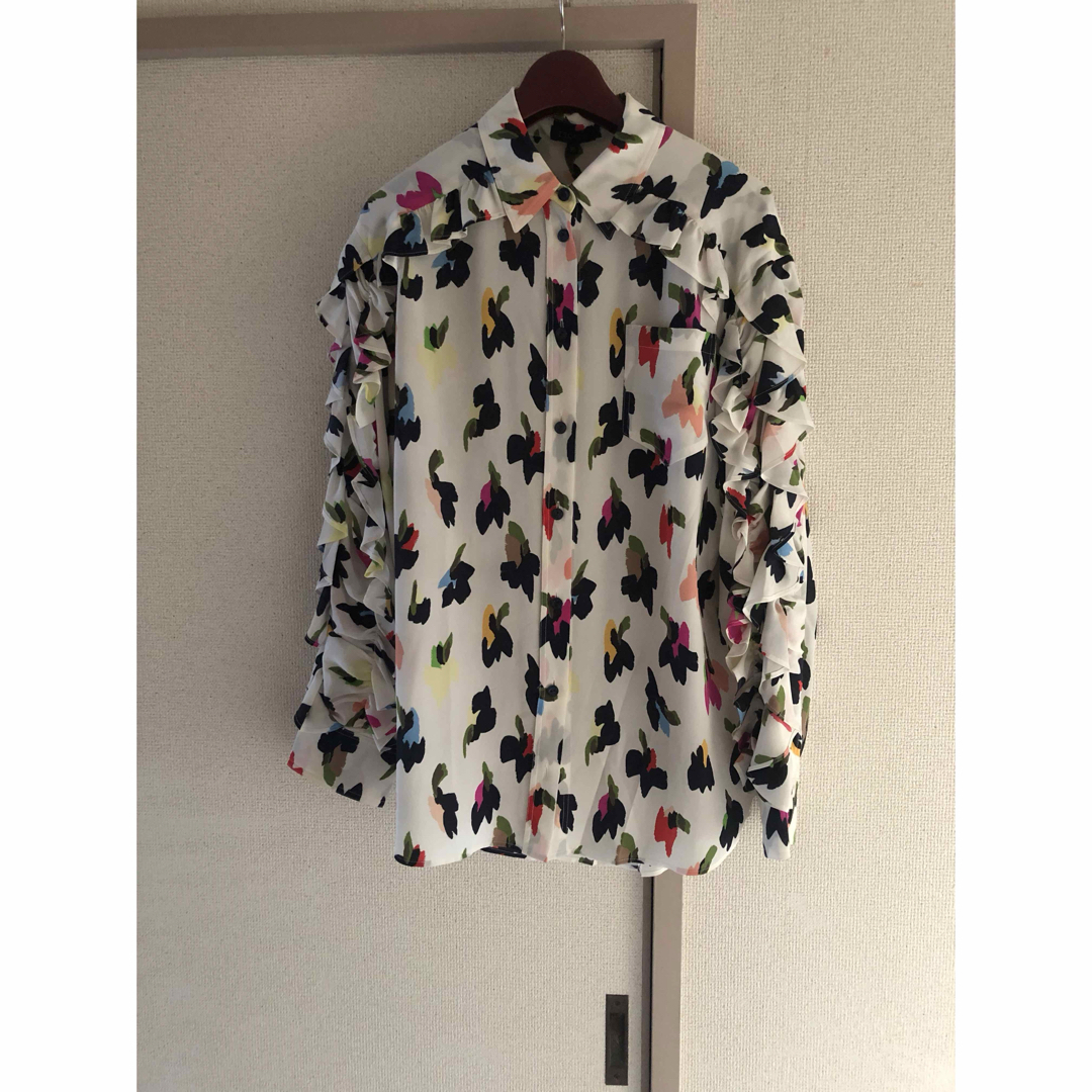 ESCADA(エスカーダ)のエスカーダ 袖フリル　シルクブラウス　シャツ36 レディースのトップス(シャツ/ブラウス(長袖/七分))の商品写真