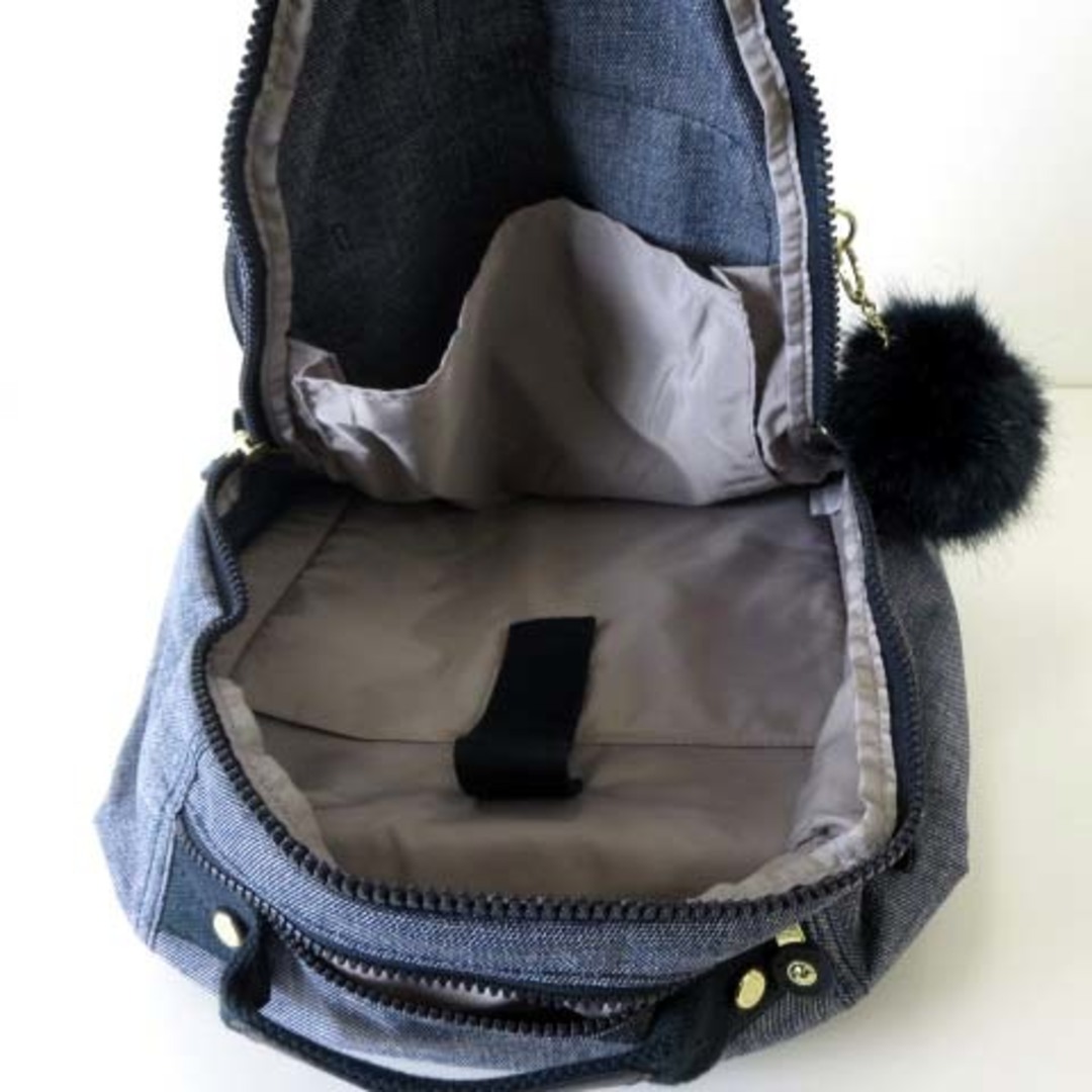 kipling(キプリング)のキプリング KIPLING リュックサック バックパック ロゴ チャーム付 美品 レディースのバッグ(リュック/バックパック)の商品写真