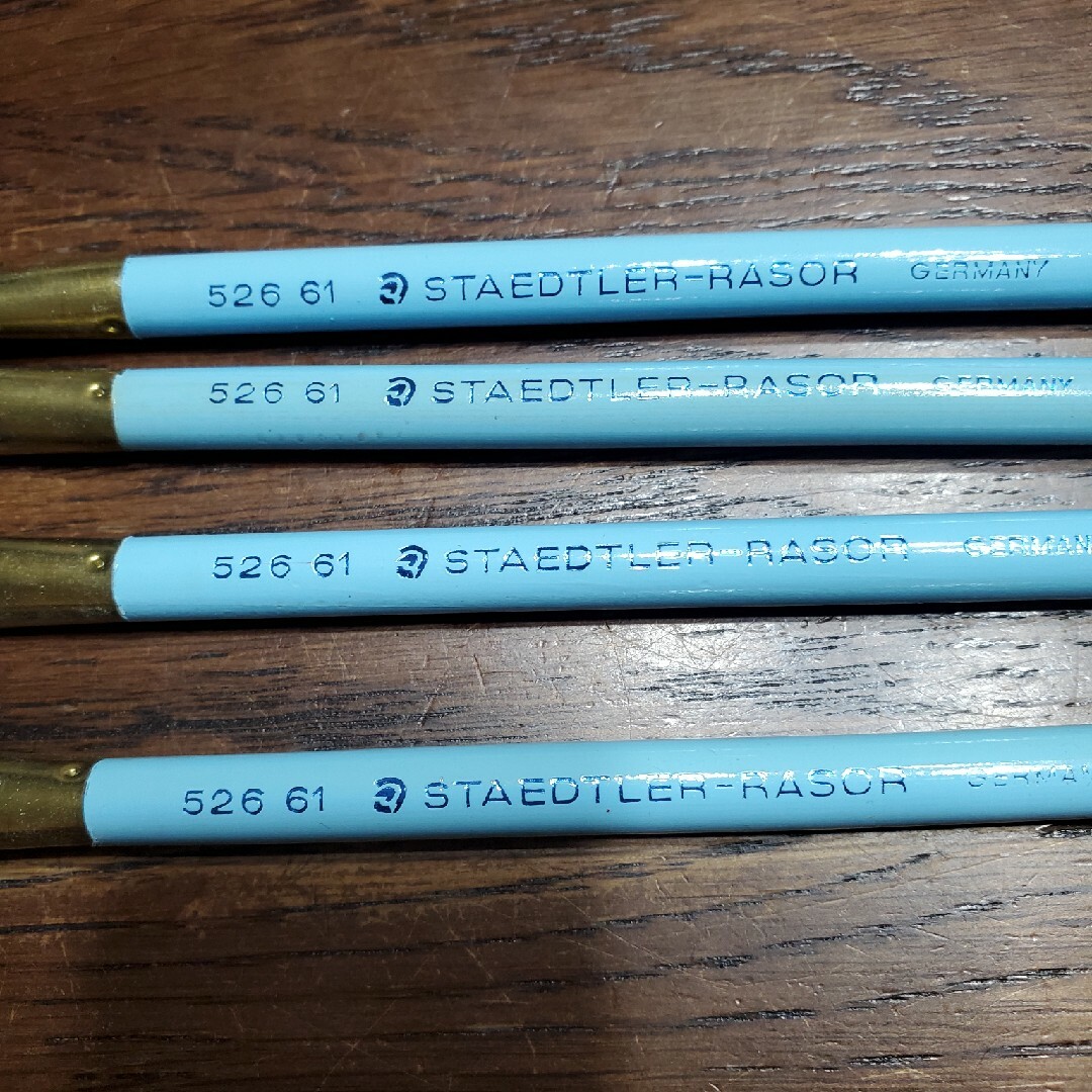 STAEDTLER(ステッドラー)のSTAEDTLER　消しゴム　砂消し　ハケつき インテリア/住まい/日用品の文房具(消しゴム/修正テープ)の商品写真