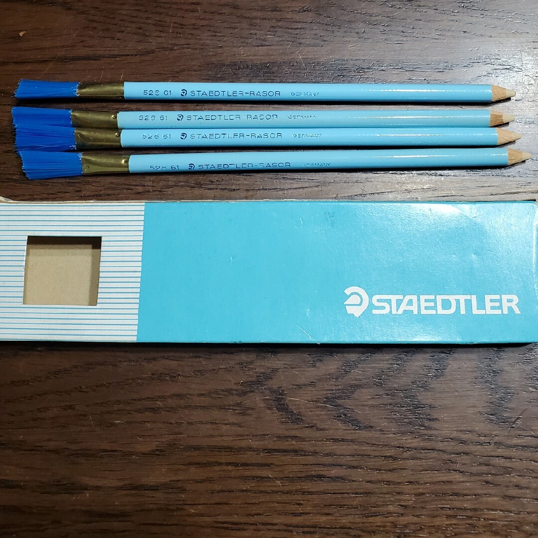 STAEDTLER(ステッドラー)のSTAEDTLER　消しゴム　砂消し　ハケつき インテリア/住まい/日用品の文房具(消しゴム/修正テープ)の商品写真