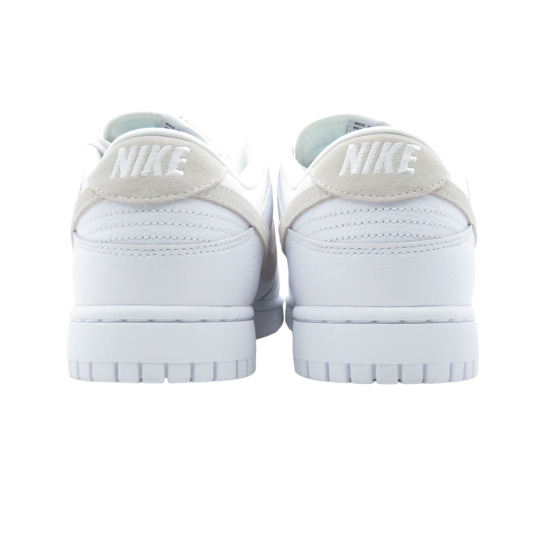 NIKE(ナイキ)のNIKE DUNK LOW BY YOU WHITE メンズの靴/シューズ(スニーカー)の商品写真