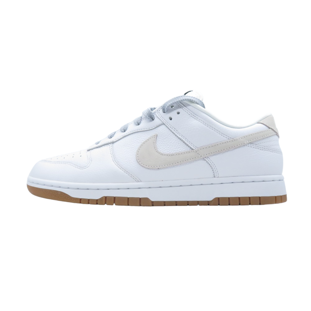 NIKE(ナイキ)のNIKE DUNK LOW BY YOU WHITE&GUM メンズの靴/シューズ(スニーカー)の商品写真