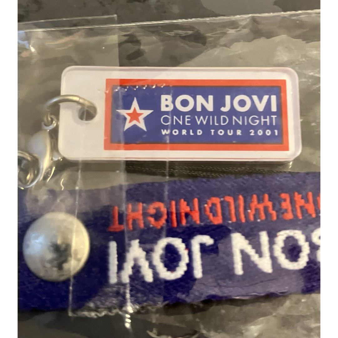 BON JOVI WORLD TOUR  2001 ストラップ ② エンタメ/ホビーのタレントグッズ(ミュージシャン)の商品写真