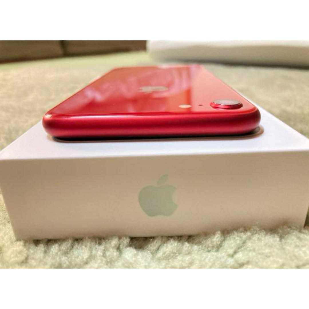 Apple(アップル)の【美品】iPhone8 64GB （PRODUCT）RED【SEの空箱付】 スマホ/家電/カメラのスマートフォン/携帯電話(スマートフォン本体)の商品写真