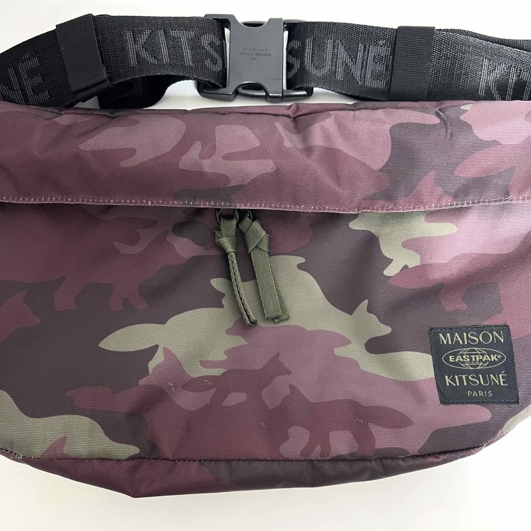 MAISON KITSUNE'(メゾンキツネ)のKitsune × Eastpak 22AW スプリンガー XL ボディバッグ メンズのバッグ(ボディーバッグ)の商品写真