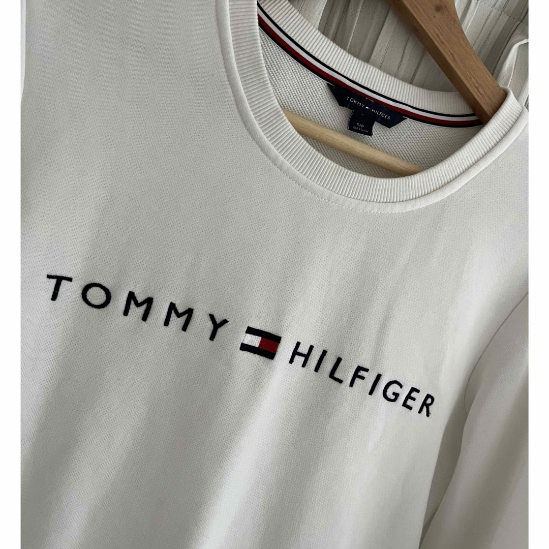 TOMMY HILFIGER(トミーヒルフィガー)の TOMMY HILFIGER トレーナー　ホワイト　カットソー　サイズS レディースのトップス(トレーナー/スウェット)の商品写真
