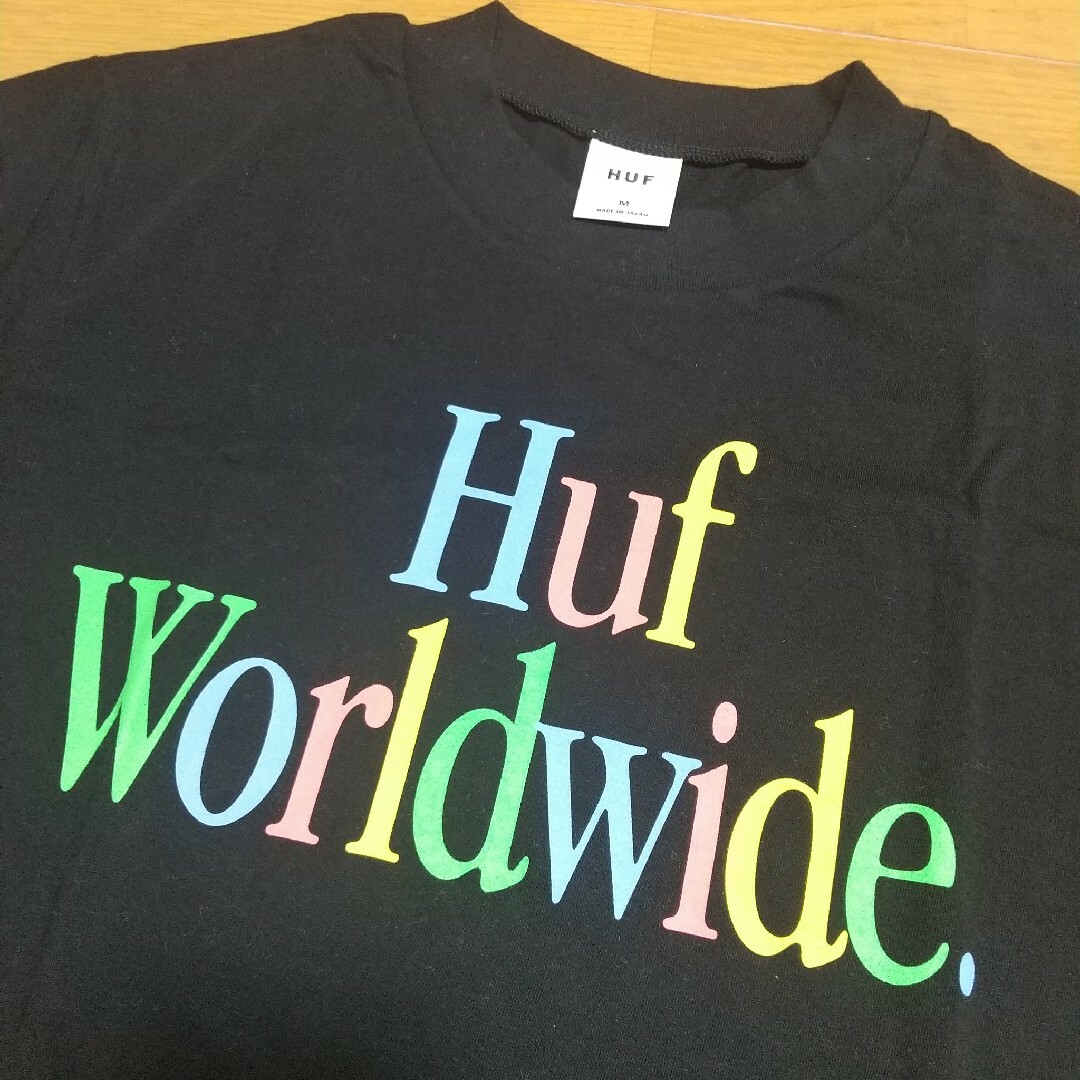 HUF(ハフ)の新品  HUF  ナイロンコート&半袖Tシャツ レディースのトップス(Tシャツ(半袖/袖なし))の商品写真