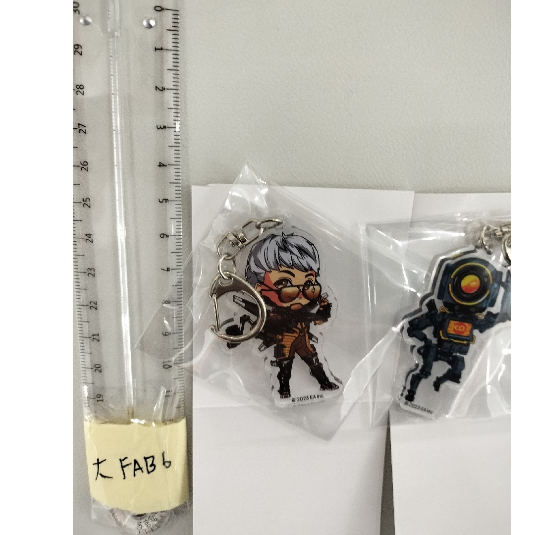 apex legends アクリルキーホルダー　エイペックス エンタメ/ホビーのアニメグッズ(キーホルダー)の商品写真